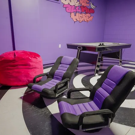 Fun Home! Secret Rooms! Pool & Games! 17Min Disney!